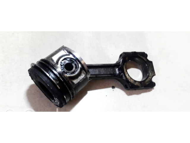 Píst    Alfa Romeo 156  pro naftový motor 2.4  