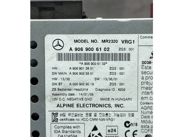 Радио/ проигрыватель CD/DVD / навигация    A9069006102, A9069013801   Mercedes-Benz Sprinter W906