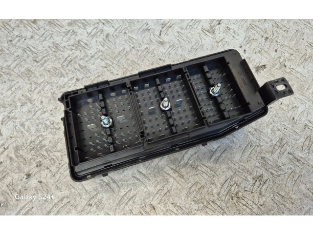 Блок предохранителей 95202894   Opel Antara    