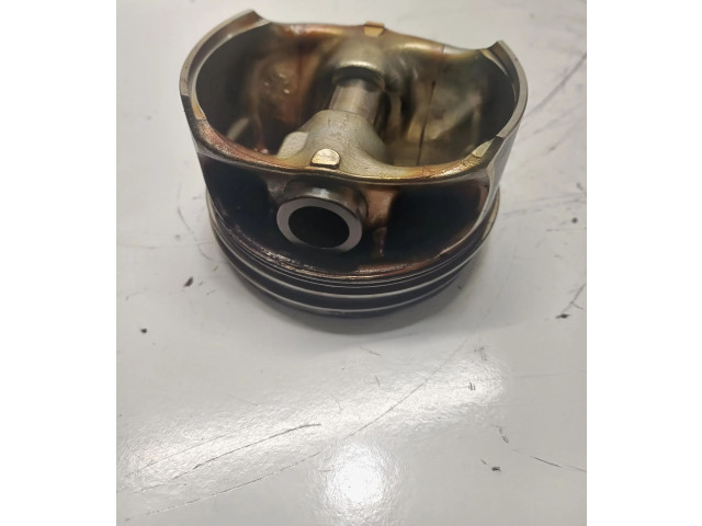 Píst 0833135   Mercedes-Benz C W205     