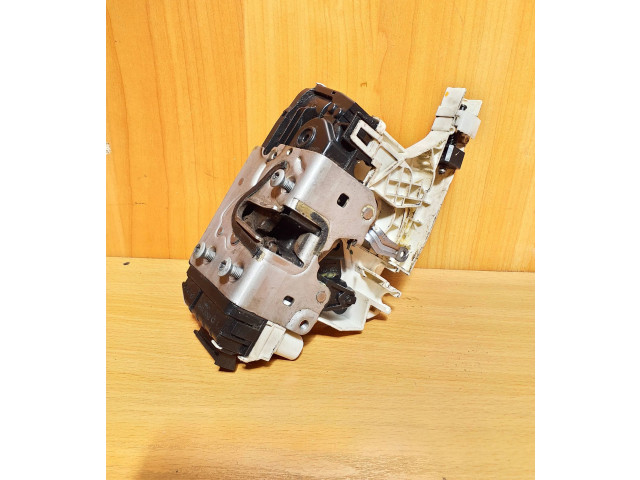 Замок багажника A9067401035    Volkswagen Crafter 2006 - 2016 года