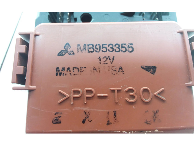 Блок предохранителей MB953355, 2L050725   Mitsubishi Space Star    