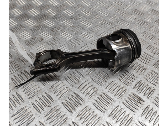 Píst 31339777, 31401216   Volvo V60     