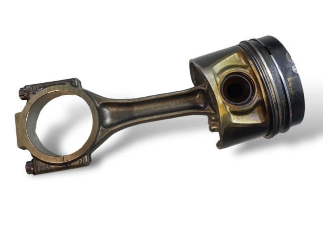  Поршень с шатуном CBDB 017020310, 104612  Volkswagen Scirocco  