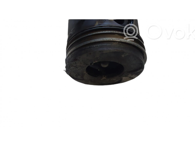 Píst    BMW 5 E39  pro naftový motor 3.0  