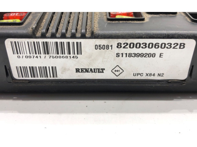Блок управления 8200306032B   Renault Megane II