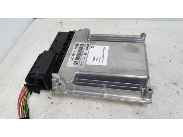 Блок управления двигателя 0281011564, 7796571   BMW X3 E83
