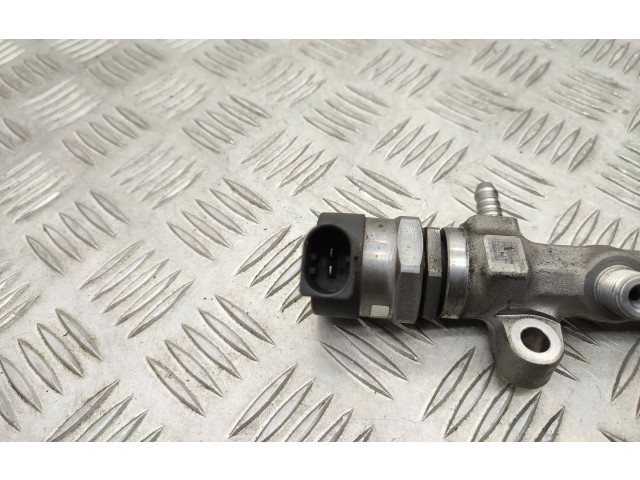 Vstřikovač 0445110471, 04L130277AE   Skoda Octavia Mk3 (5E)     