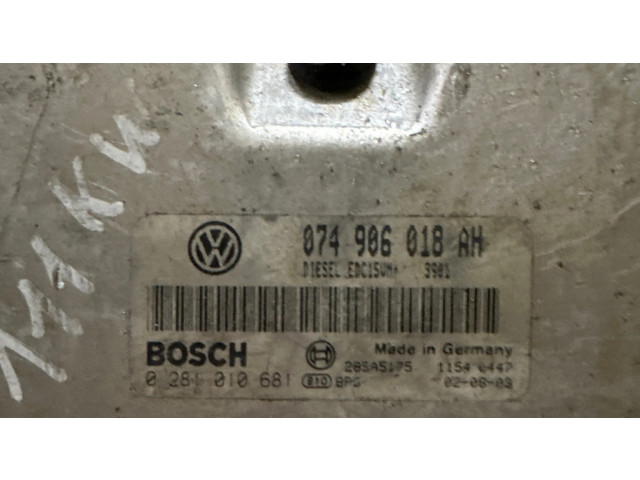 Блок управления двигателя 074906018AH, 0281010661   Volkswagen Transporter - Caravelle T4