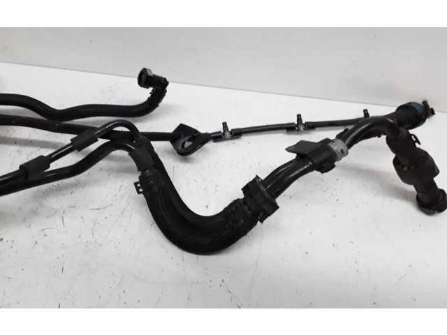 Vstřikovač 858345801   Toyota Avensis T270     