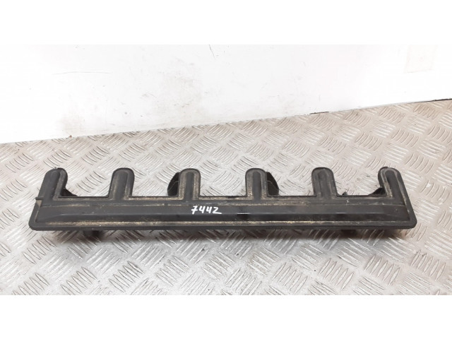 Vstřikovací lišta 1440318   BMW 5 E39  pro benzínový motor 2.2 M54B22 