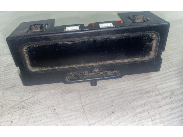 Блок предохранителей 8200107839   Renault Scenic I    