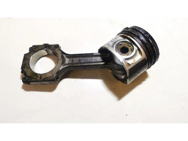 Píst    Alfa Romeo 166  pro naftový motor 2.4  