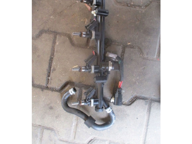 Vstřikovací lišta VW06L971627A   Volkswagen PASSAT B7     