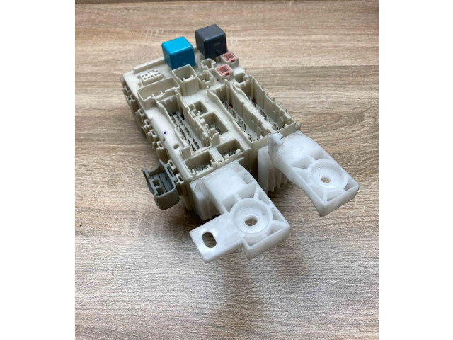   Pojistková skříňka 8273052321, 6G211866   Toyota Yaris 2006