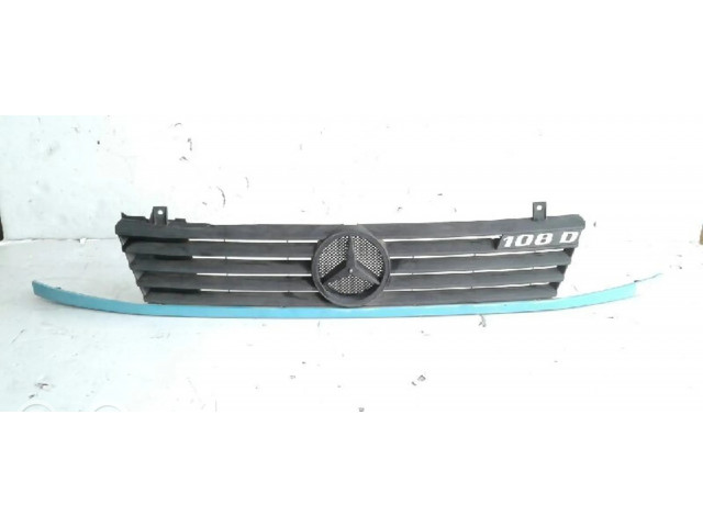 Передняя решётка Mercedes-Benz Vito Viano W638 1996-2003 года 6388800483      