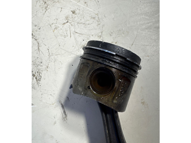 Píst 8340F   Mercedes-Benz ML W164    642.940 