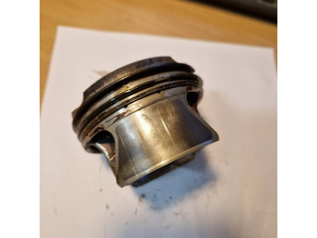 Píst 8637807   BMW 3 F30 F35 F31  pro benzínový motor 3.0 b58d30 b58d30