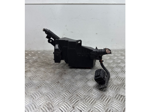   Pojistková skříňka 8262033130   Toyota RAV 4 (XA50) 2020