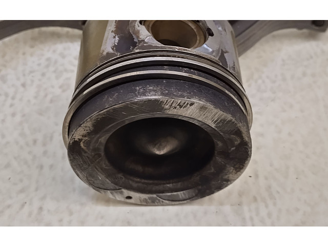 Píst D4FD   Hyundai i40    D4FD 
