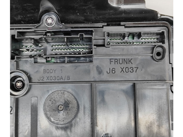 Блок комфорта 149784739D, 149785000D   Tesla Model Y   