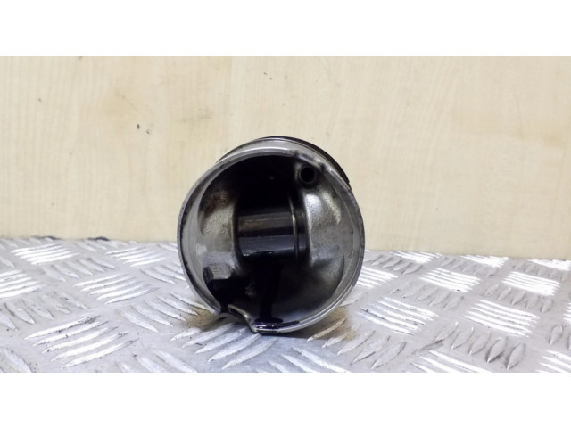 Píst 0840ZU   BMW 5 F10 F11  pro naftový motor 2.0  