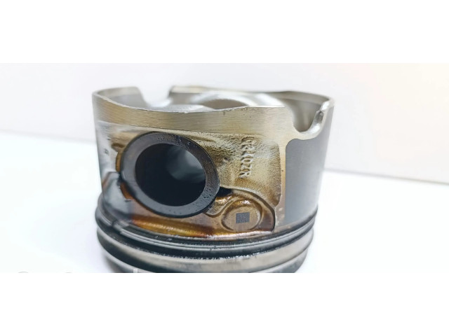 Píst 0840ZR   BMW 5 F10 F11  pro naftový motor 2.0 N47D20C 