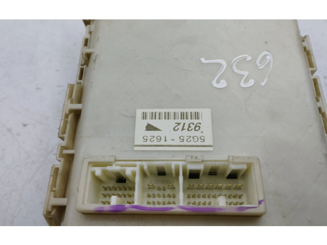 Блок предохранителей 9139A, 03815E25   Toyota Prius (XW20)    