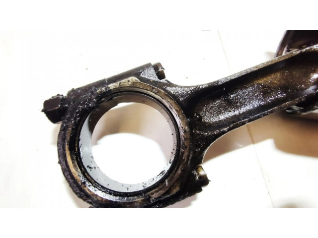 Píst    Peugeot 605  pro naftový motor 2.1  
