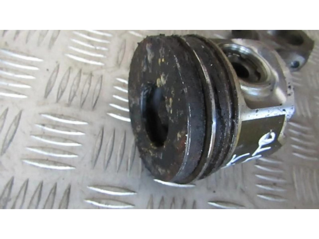 Píst    Alfa Romeo 156  pro naftový motor 1.9  