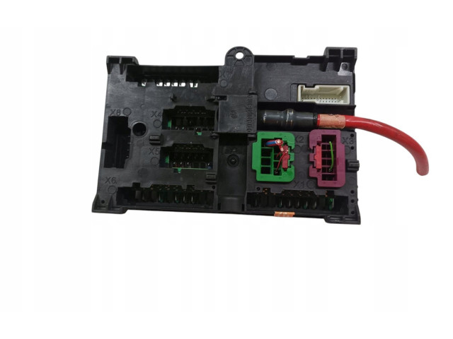 Блок предохранителей  6837091   BMW 5 G30 G31    