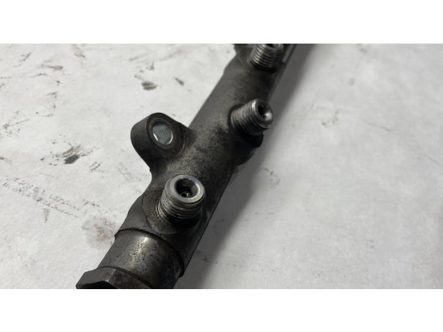 Vstřikovací lišta 7795514   BMW 5 E60 E61     