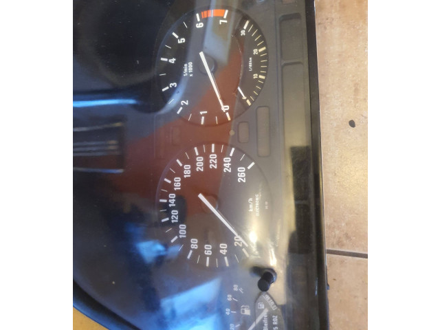 Přístrojová deska  BMW 5 E34 1990 110008548024, 62118351830  