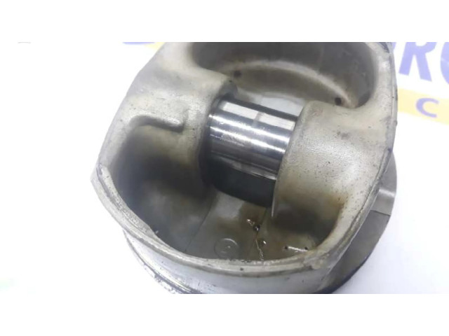 Píst 11257843748   BMW 5 E39   4.9  