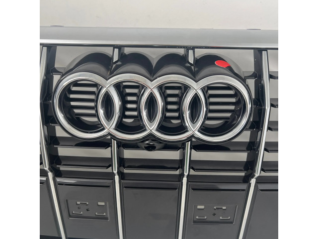 Верхняя решётка Audi Q3 F3 2018- года 83A853651F      