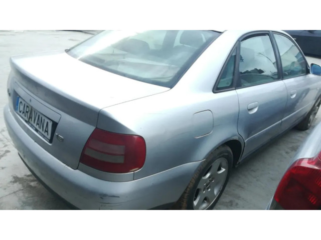 Vstřikovač 038130073F   Audi A4 S4 B5 8D  pro benzínový motor 2.8 AJM 