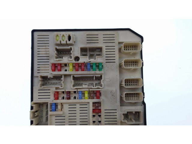 Блок предохранителей  284B60012R   Renault Laguna III    