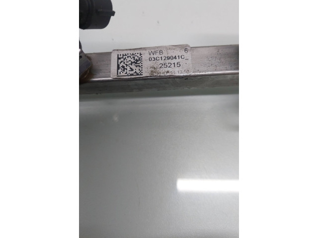 Vstřikovací lišta 03C133317A   Volkswagen PASSAT B7     