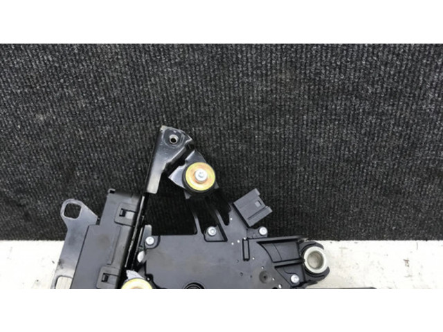 Моторчик заднего дворника 03902015987    BMW 5 E60 E61