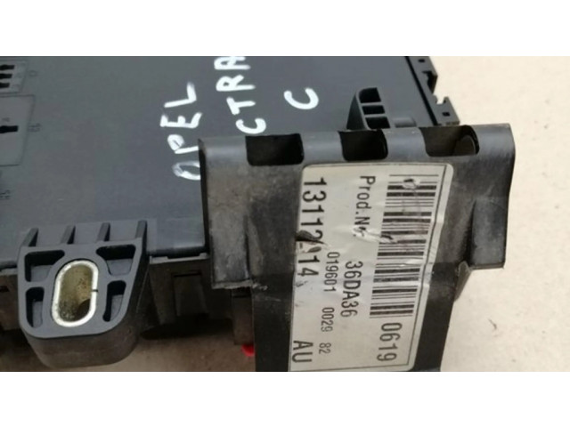 Блок предохранителей 13112914, 519049035   Opel Vectra C    