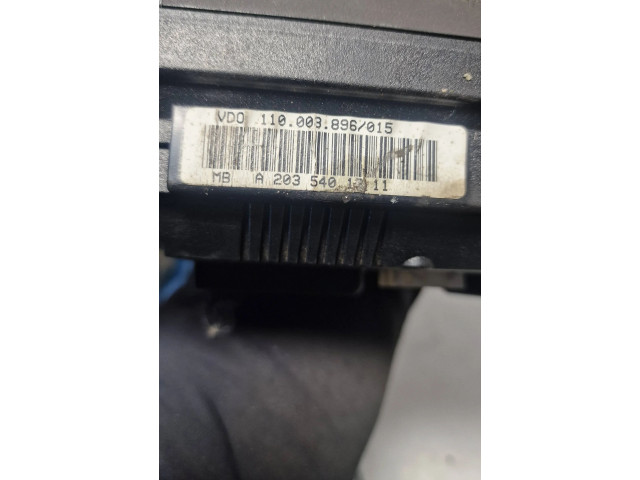 Přístrojová deska  Mercedes-Benz C W203 2002 A2035401311, 110003896015  
