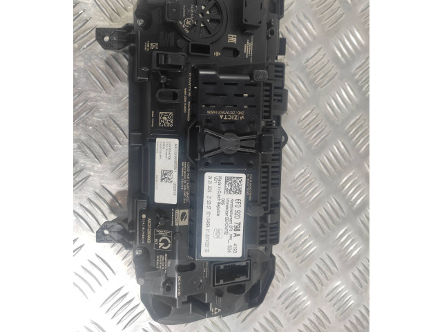 Přístrojová deska  Seat Arona 2020 6F0920798A, VD10482401  