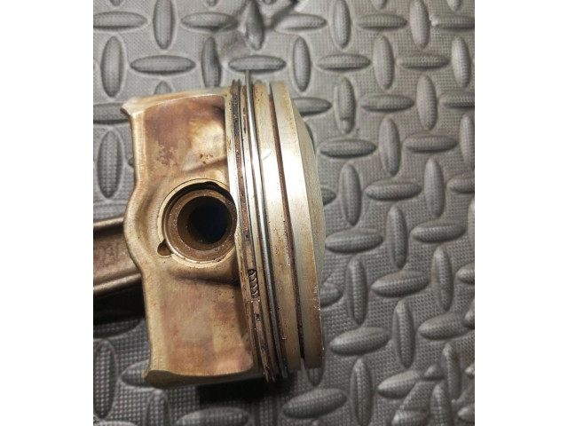 Píst 7838623   BMW M5    S85 B50AA 