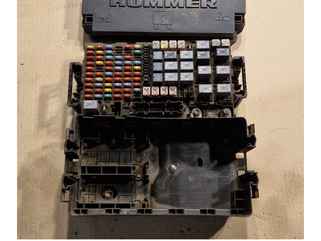   Pojistková skříňka 15887759, 25796965   Hummer H3 2007