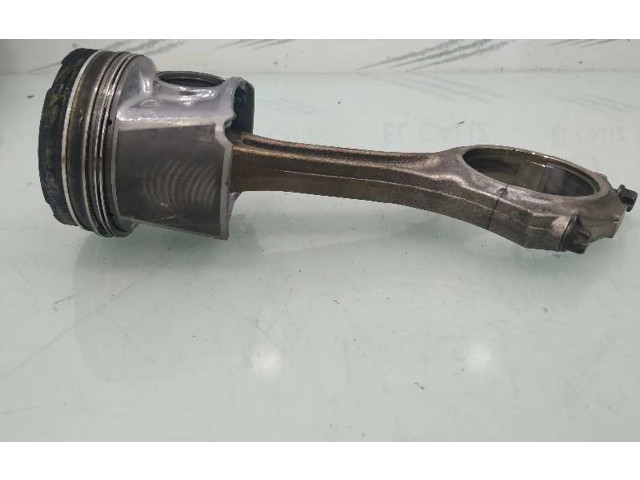 Píst    Audi A6 S6 C5 4B     
