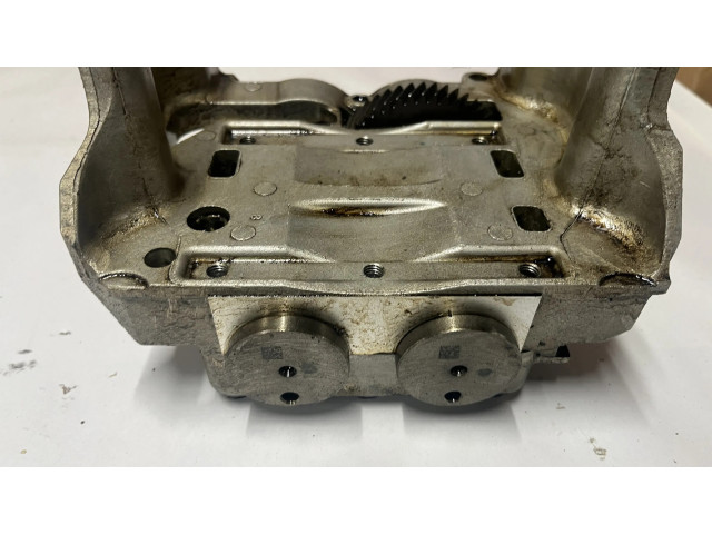 Масляный насос   FB5E6K360BE  Ford Mustang VI 2.3