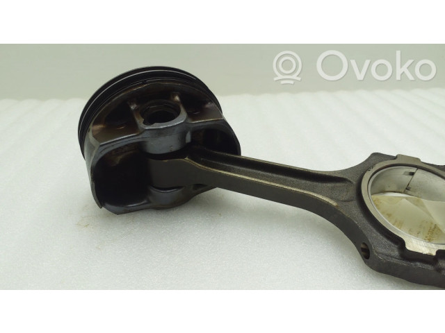  Поршень с шатуном  BR3ECA3392BB  Ford Mustang V для бензинового двигателя 5.0