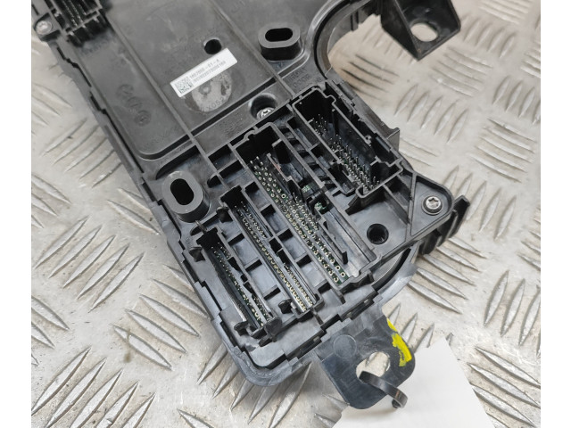 Блок комфорта 165765001A   Tesla Model Y   