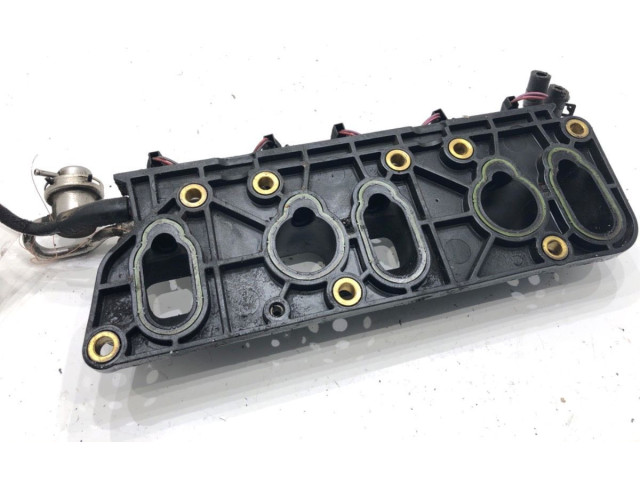 Топливная рампа 071133317A   Volkswagen Bora  