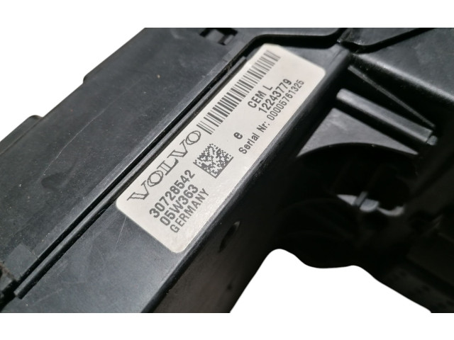   Pojistková skříňka 12243779, 30728542   Volvo XC70 2005